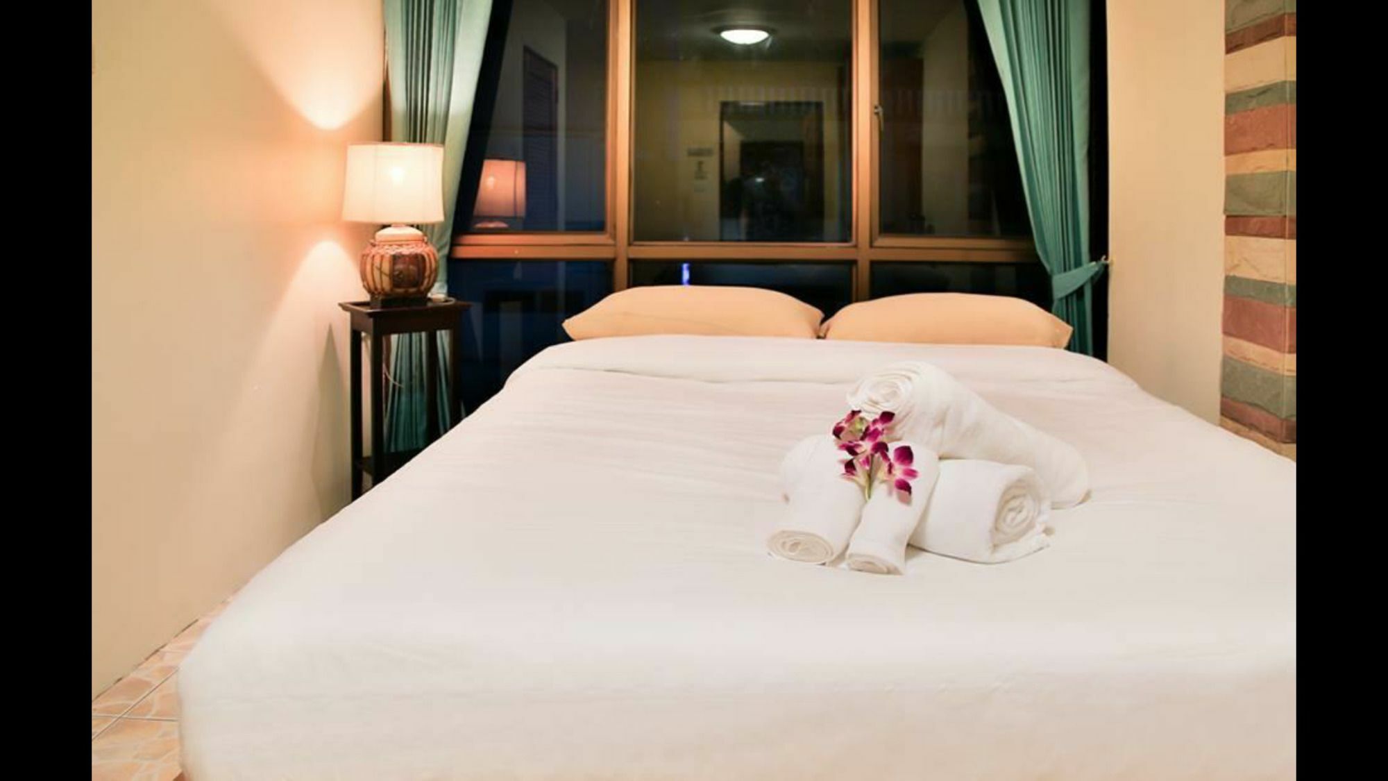 Avenue Beach Hotel Jomtien Beach Exterior photo