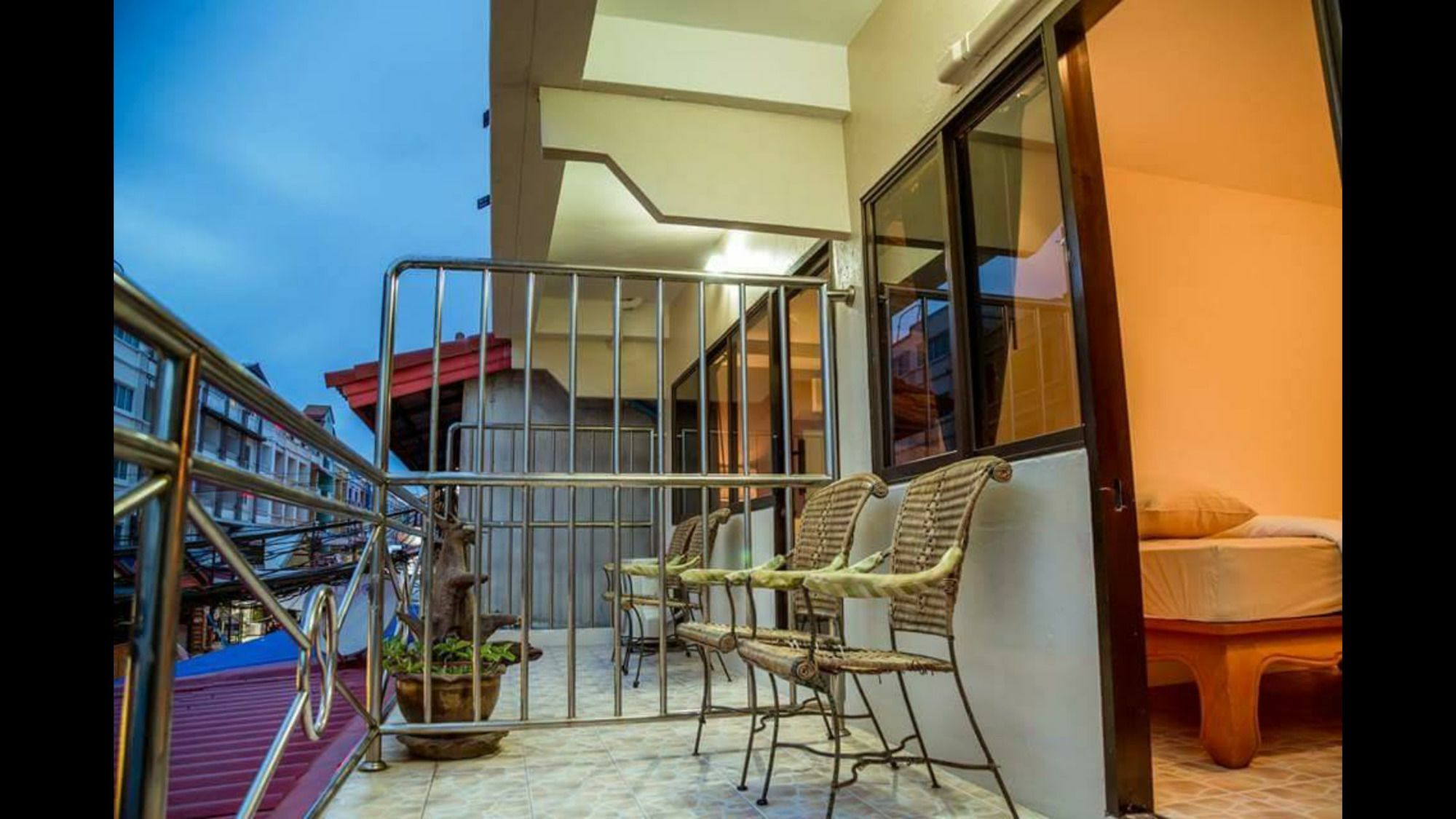 Avenue Beach Hotel Jomtien Beach Exterior photo